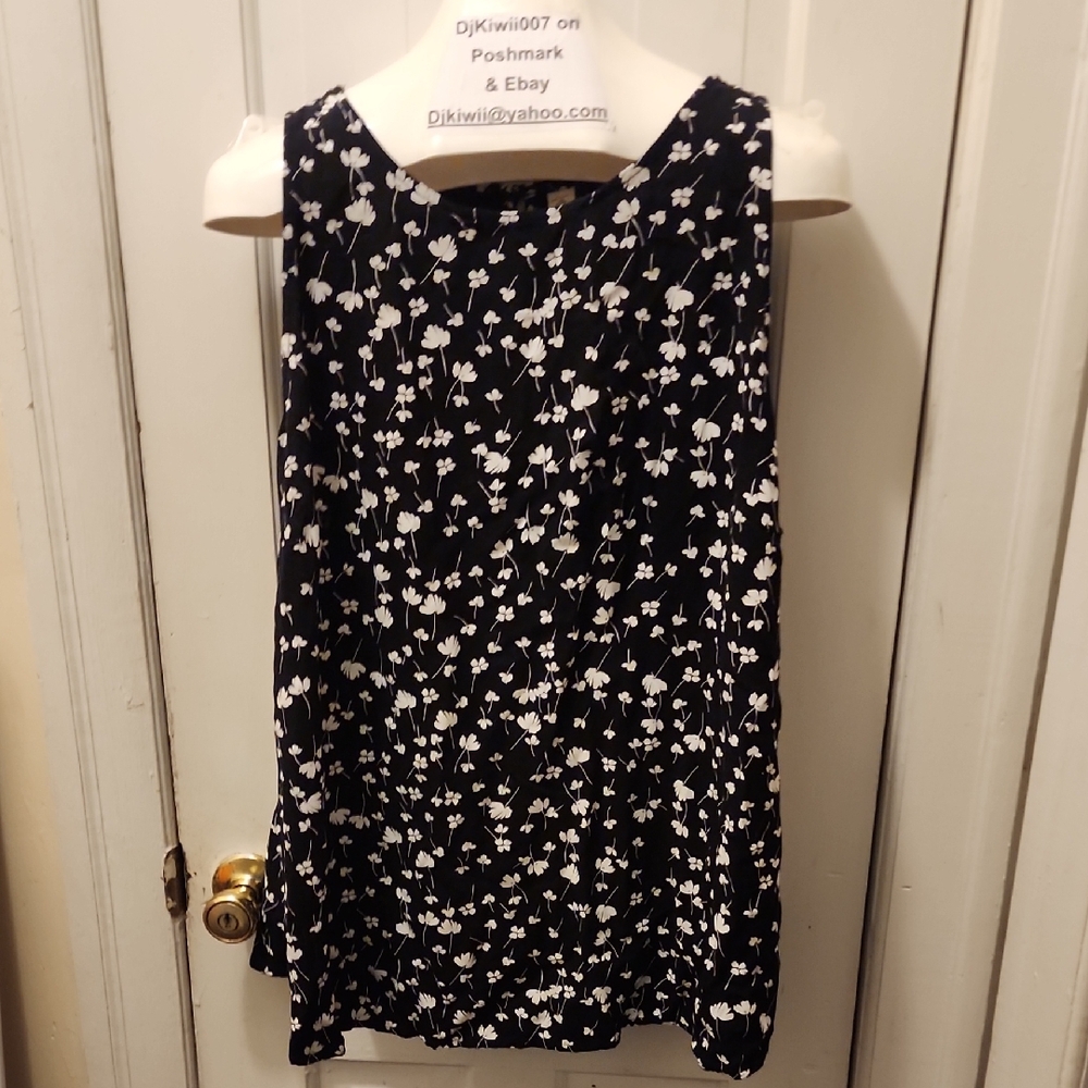 5/$25 3x [Old Navy] Black and White Floral Blouse B1